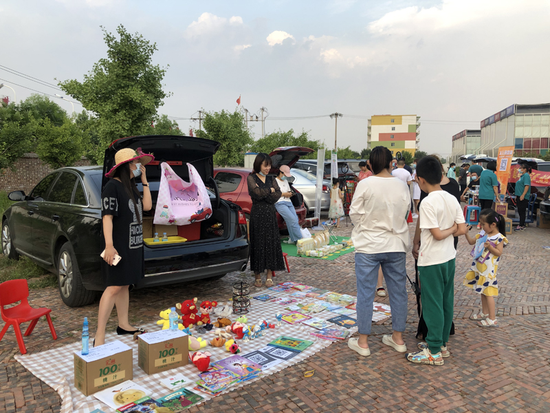 夏令營挑戰地攤經濟，覽眾房車不一樣的活動