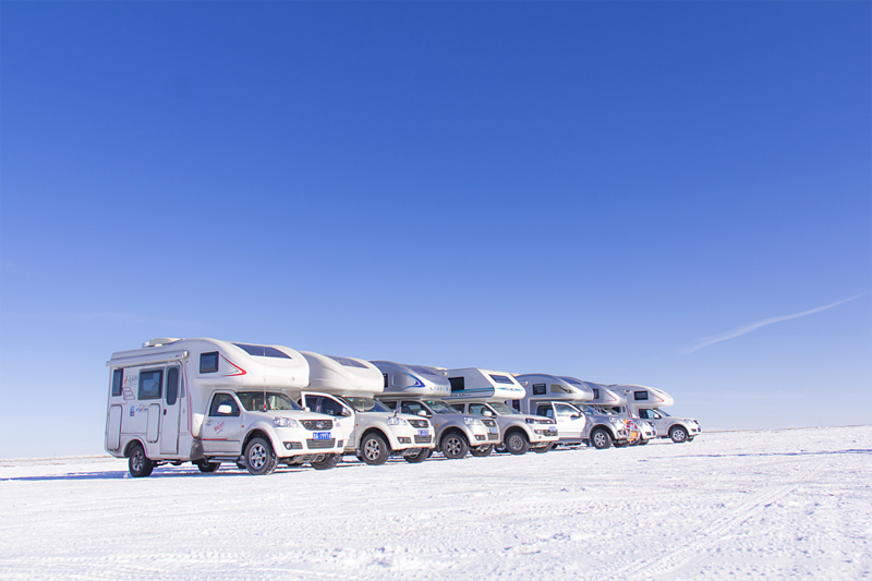 踏雪前行，房車也能雪地越野