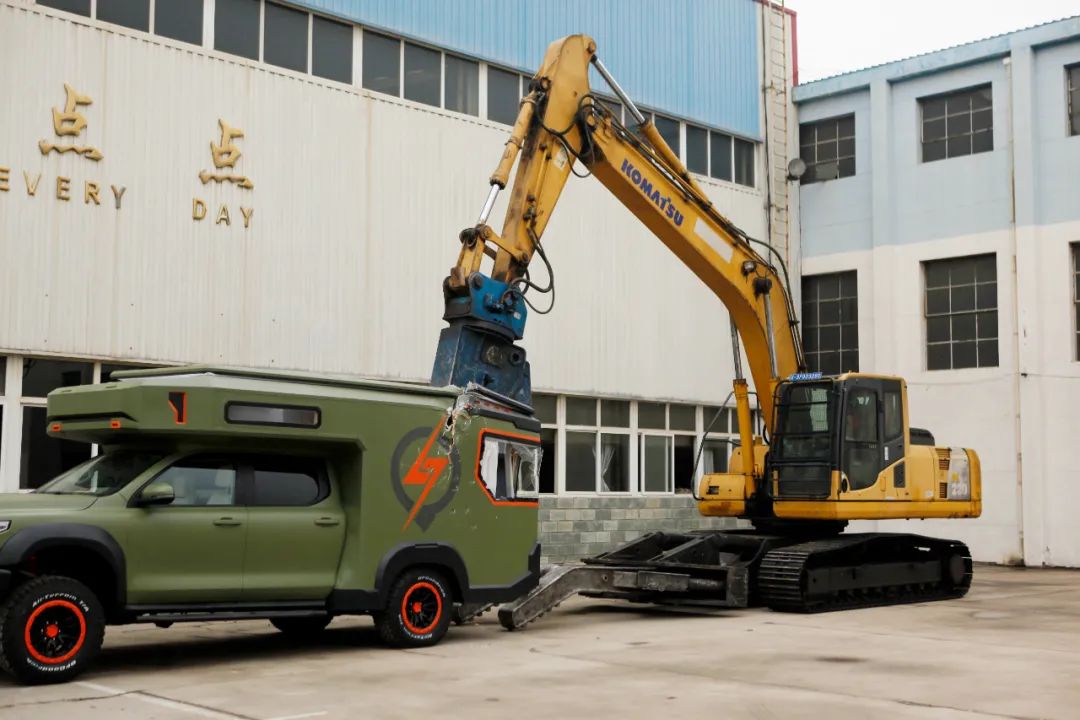 砸掉山海炮旅居車，覽眾房車究竟在搞什么？